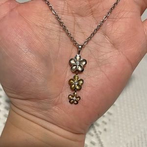 Tricolor flower necklace